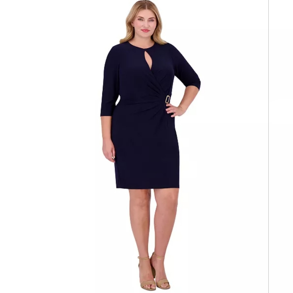 Women's Clothing (892)